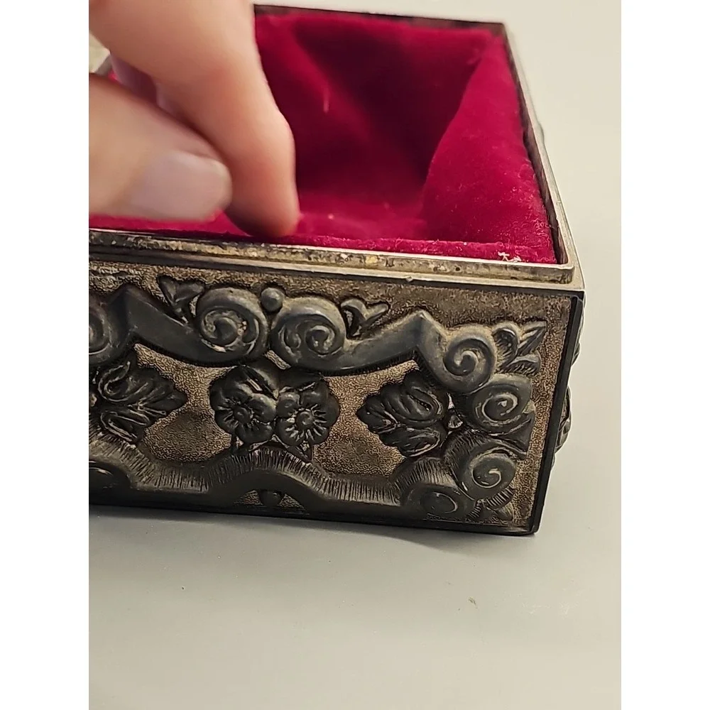 ANTIQUE VINTAGE SILVERPLATE METAL BAROQUE ORNATE JEWELRY BOX LINED HEAVY VICTORI
